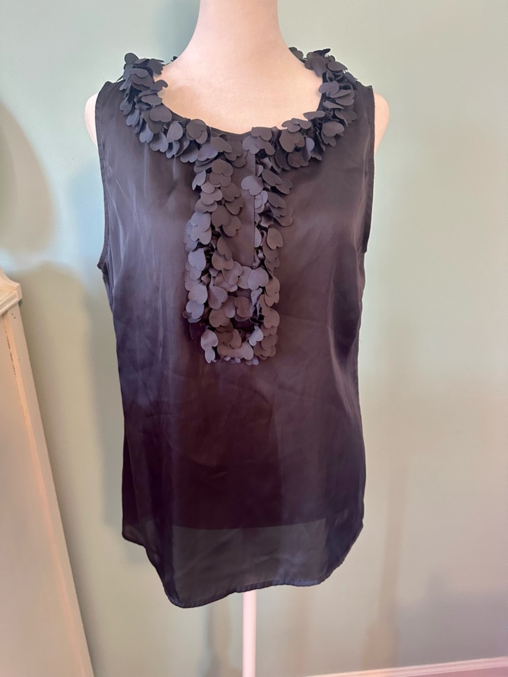 Violet & Claire Black Sleeveless Floral Appliqué Shell Top